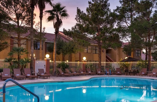 Las Vegas Villa | Beautifully Renovated Condo, Sleeps 4 - Free Shuttle to/from Strip, Outdoor Pool