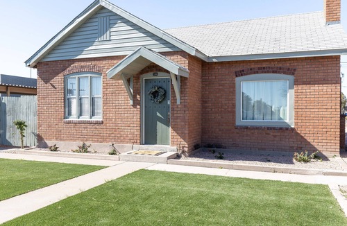 Mesa House | Beautifully Updated Historic Home conveniently located in downtown Mesa!