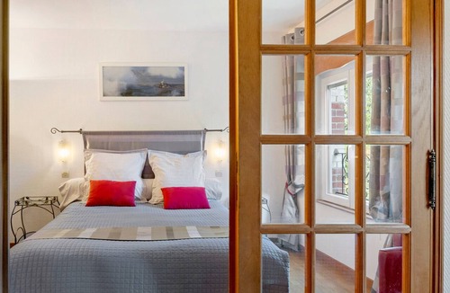 Vassy Bed & Breakfast | Bed and Breakfast 'La Prairie De Vassy 14 - Mont' with Shared Terrace, Wi-Fi and Air Conditioning