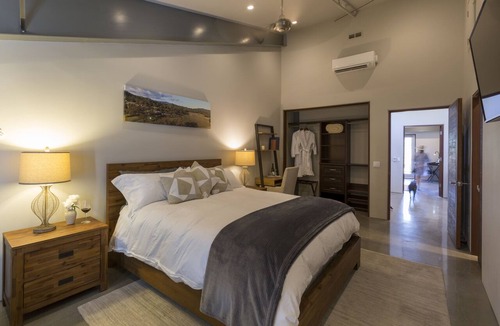 Clear Lake Bed & Breakfast | Bed & Barrel at Stonehouse Cellars
