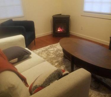 Poets Corner Apartment | Berkeley Cottage, Comfy, Stylish Good Wi-Fi