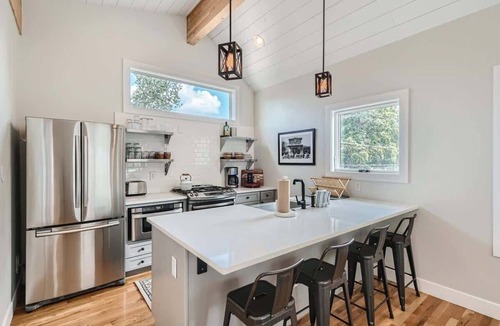 Berkeley Apartment | Berkeley Hidden Gem | 1BR | Full Kitchen & Patio