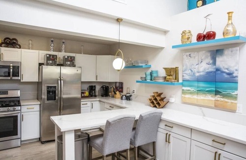 Las Vegas House | Best in Vegas!7 Bedroom/12 beds -Sauna, Jacuzzi, Tropical, Golf, CLOSE TO STRIP!