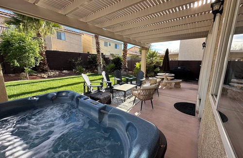Silverado Ranch House | Best Kept Secret! 4 King Beds ·Hot Tub · 9ft Pool Table · 5 Min to South Point