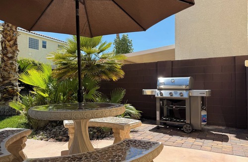 Silverado Ranch House | Best Kept Secret! 4 King Beds ·Hot Tub · 9ft Pool Table · 5 Min to South Point