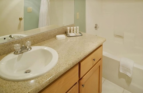 San Diego Country Estates Hotel | Best Place to Unwind! 4 Great Units, Pool, Parking, Near Mt. Woodson Golf Club