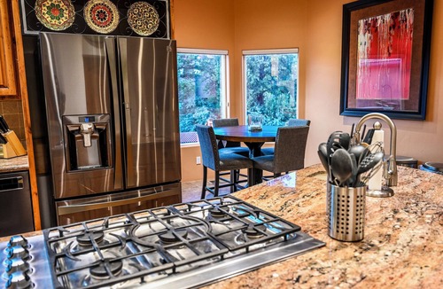 West Sedona House | Best view&location in Sedona! 5 bed/3.5ba, HUGE pool & hot tub 1 min to downtown
