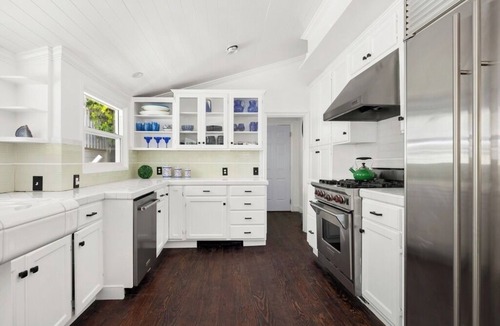 Beverly Glen House | Beverly Hills Oasis w/Saltwater Pool & Fireplace