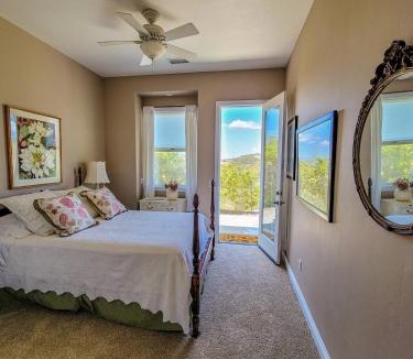 Fallbrook House | Beverlys Hilltop Retreat