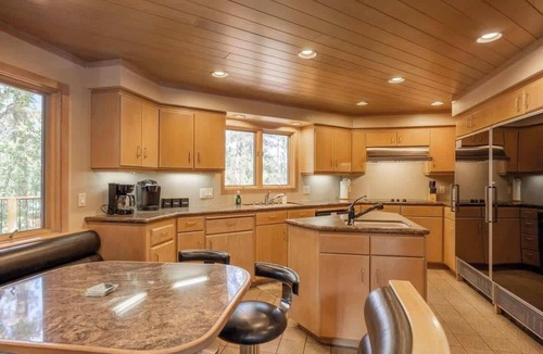 Evergreen Estates House | Big Bear Breakaway, 5 bedroooms, hot tub,bsktball