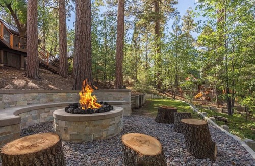 Evergreen Estates House | Big Bear Breakaway, 5 bedroooms, hot tub,bsktball
