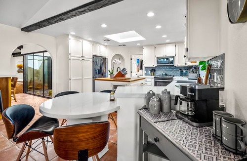Yucca Valley House | Black Rock Luxury Lodge - 4 Bedrooms, Pool, Spa & National Park Access