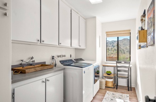 Yucca Valley House | Black Rock Luxury Lodge - 4 Bedrooms, Pool, Spa & National Park Access