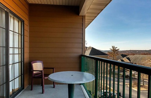Angels Camp Condo | BLOCK Falls Village 1br