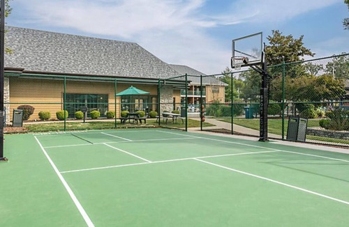 Angels Camp Condo | BLOCK Falls Village 1br