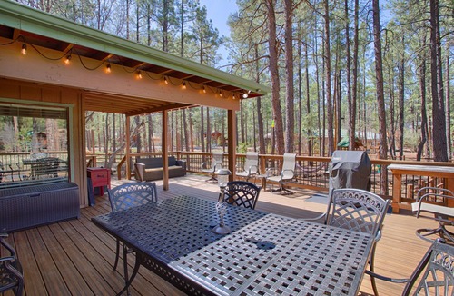 Pinetop Cabin | BLUE LAKE INN! SLEEPS 12 WITH CENTRAL AIR! FENCED FOR PUPS!