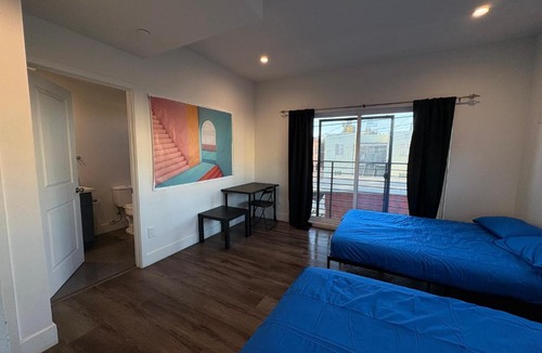 Los Angeles Hostel | Blue Stay Walk to BMO Stadium and USC