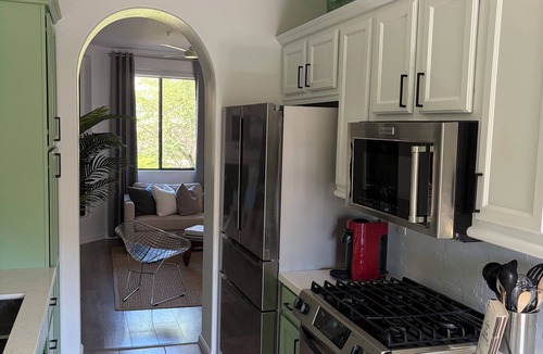Baristo Apartment | Boho Fab! New Listing & Remodeled Palm Springs Townhouse 2 bedrooms 2.5 baths