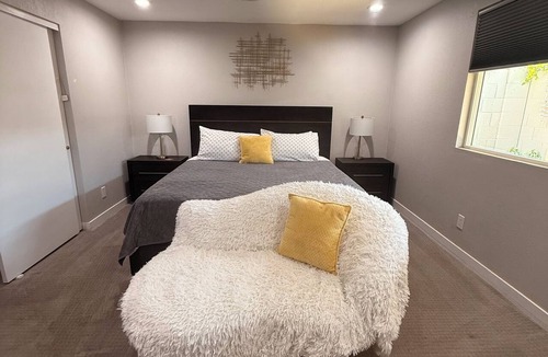 Sands Royal Palm Square Apartment | Boho Haven Studio @Central PHX Private Patio Wi-Fi +Hot Tub +Pool+EV charging
