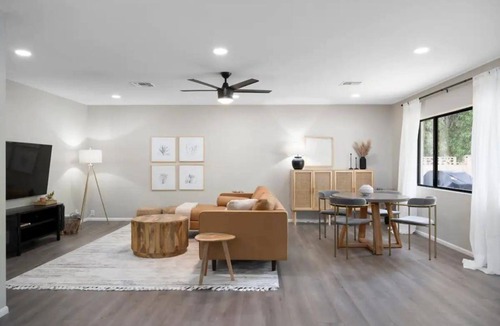 Alhambra House | BONUS Room! HTD Pool/Patio Oasis/Fire Pit/Games RENOVATED PHX Mid-Century Home