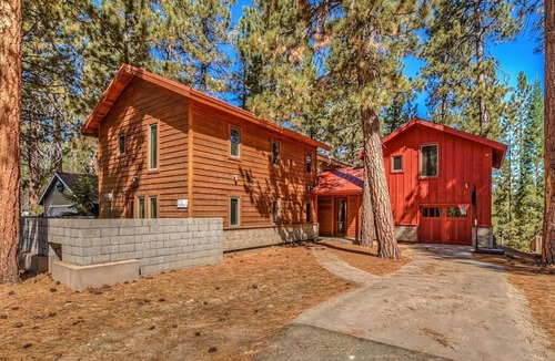 Boulder Bay House | Boulder Bay Retreat-Beautiful Luxury Home*Large Kitchen*Yard*BBQ*Pet Friendly!!