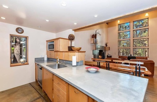 Boulder Bay House | Boulder Bay Retreat-Beautiful Luxury Home*Large Kitchen*Yard*BBQ*Pet Friendly!!
