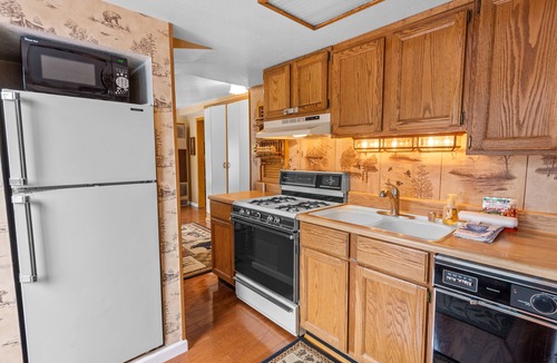 Boulder Bay Cabin | Boulder Pines - Walk-to-Lake Cabin with Hot Tub & Air Conditioning