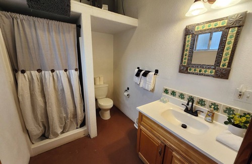 Oracle Resort | Boutique Hillside Hotel w/Views, Dark Skies & Hiking Trail. Romantic Spot for 2