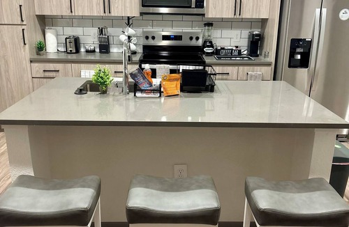 Sundance Apartment | Brand-New Build-Luxury 2BR Retreat-Resort Pool -Travel Nurse Friendly-Buckeye AZ