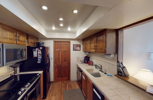Brian Head Condo | Brian Head Penthouse South, Pool-Hotub, Ski-i/o, 3 Masters, Play lofts, Sleep 14