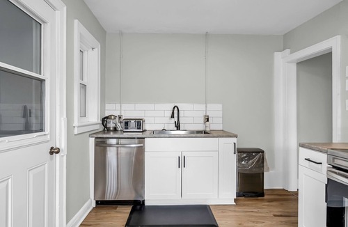 Cornwall Apartment | Bright 1-BR APT, Prime Location 5