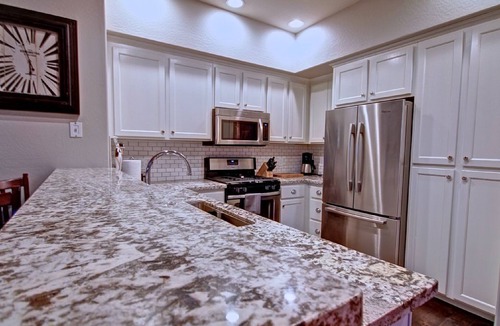 Talon Retreat House | Bright and Clean! - Encore Gated Community - Contemporary Furniture -