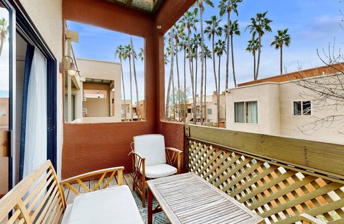 South Scottsdale Condo | Bright condo with pool, hot tub, gym & ideal downtown Scottsdale location
