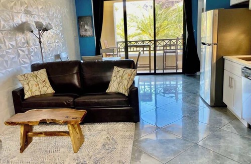 Lake Las Vegas Condo | Bright, Lake Escape with Full Size Kitchen