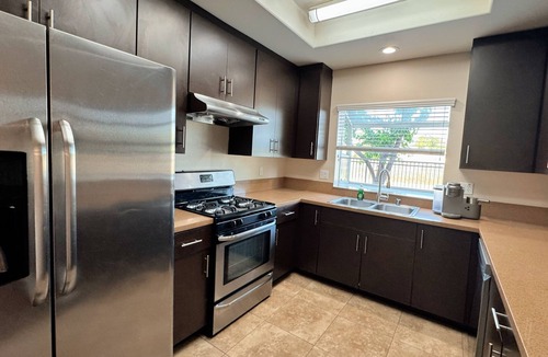 La Puente House | Bright large 3 bed 2 bath villa near Disneyland dining perfect for family stays