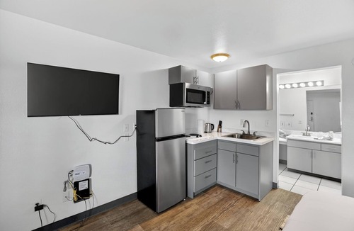 Las Vegas Apartment | Bright modern studio featuring full kitchenette