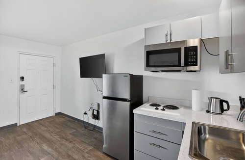 Las Vegas Apartment | Bright modern studio featuring full kitchenette