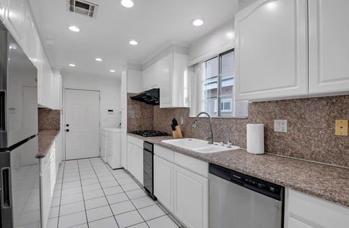 Alhambra House | Brilliant 5-bedroom single level house in charming Alhambra