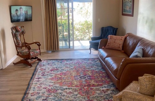 Sunrise Manor House | Brilliant Beverly King Community Pool/gym 3miles
