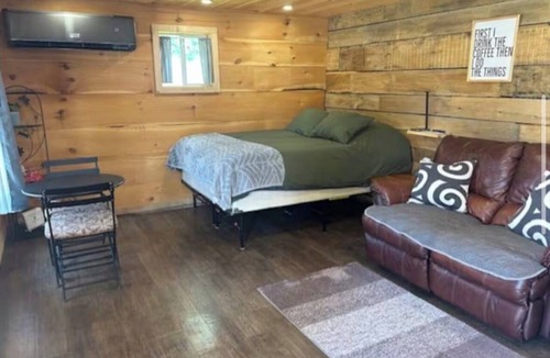 Malahide Cabin | Brown's Rustic Country Bunkie