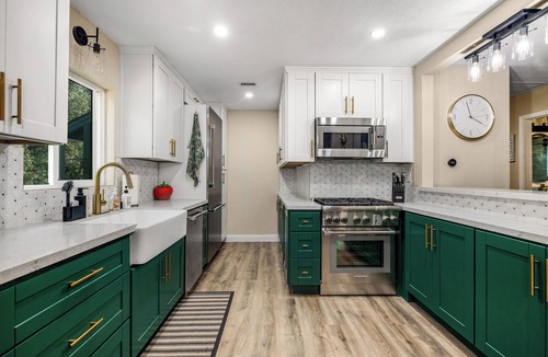 Pine Valley House | Buckthorn Beauty: Private Hot Tub & Lounge Space