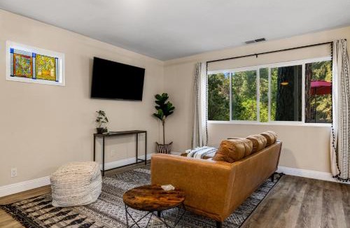 Pine Valley House | Buckthorn Beauty: Private Hot Tub & Lounge Space