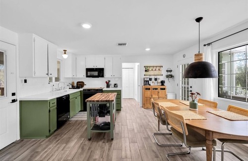 Morongo Valley House | Cabin on ridge King bed Fire pit Deck BBQ Smart TV Wood stove