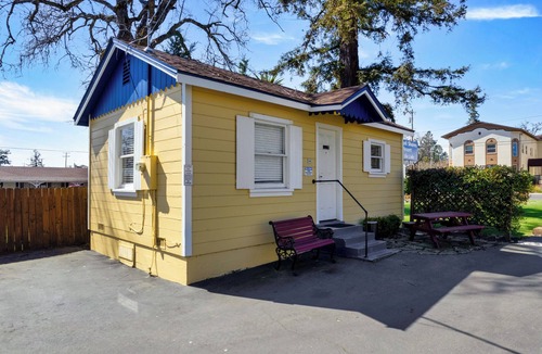 Lakeport Cabin | Cabin with 2 Doubles and Kitchen