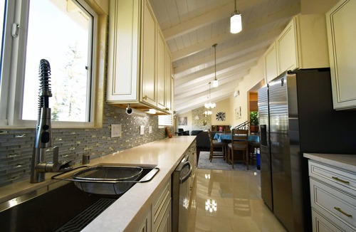 Calabasas House | Calabasas Modern design Stunning inside & out with a mountain view Relax & Quiet