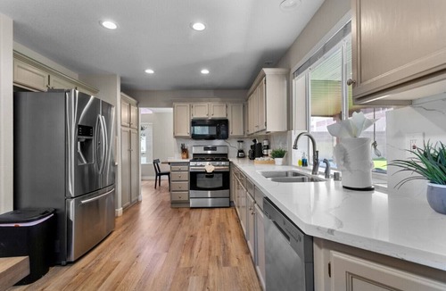 Highland Hills House | Calming 5 BD Home close to Lake Mead