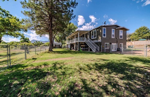 Camp Verde House | Camp Verde River Retreat on River,2 blocks to Downtown AC,WIFI, Kayaks, Fishing