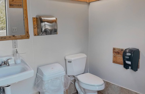 Rockbridge Cabin | Cardinal Rustic Cabin - The Cardinal Cabin rates are based on 4 guests, maximum of 6 guests.