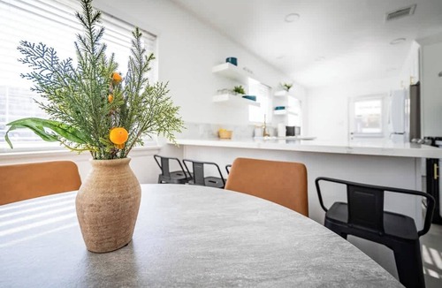 Riverside House | Casa Azul - Close to Cbu/Dtwn