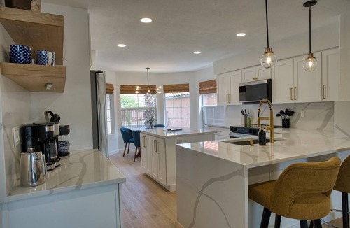 Ventana De Sabino Villas House | Casa de Sabino – Modern Retreat near Sabino Canyon